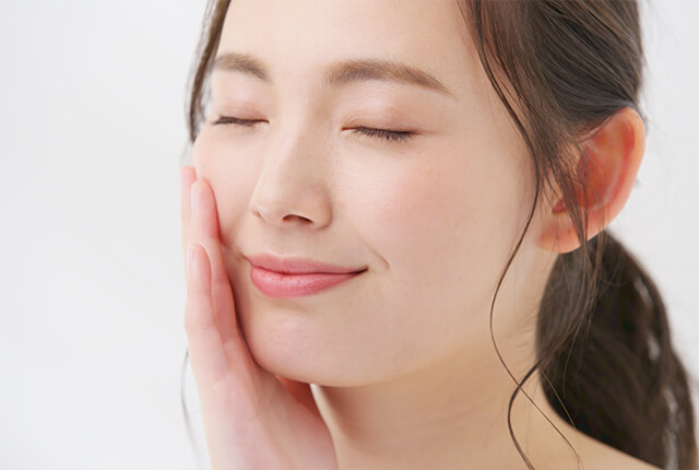 メイクを施した女性の顔