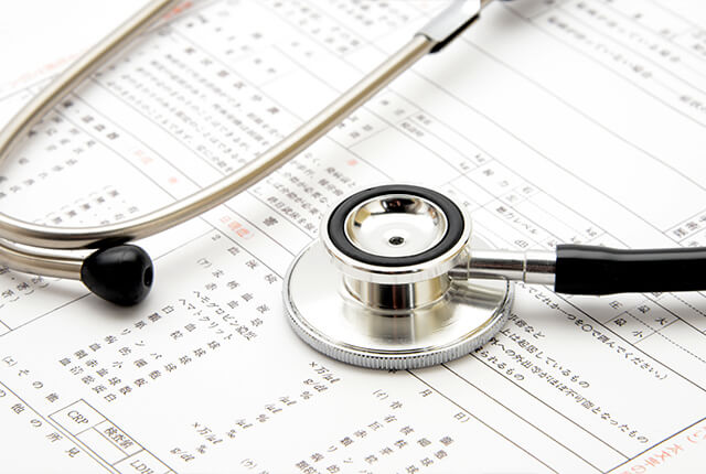 聴診器と健康診断結果